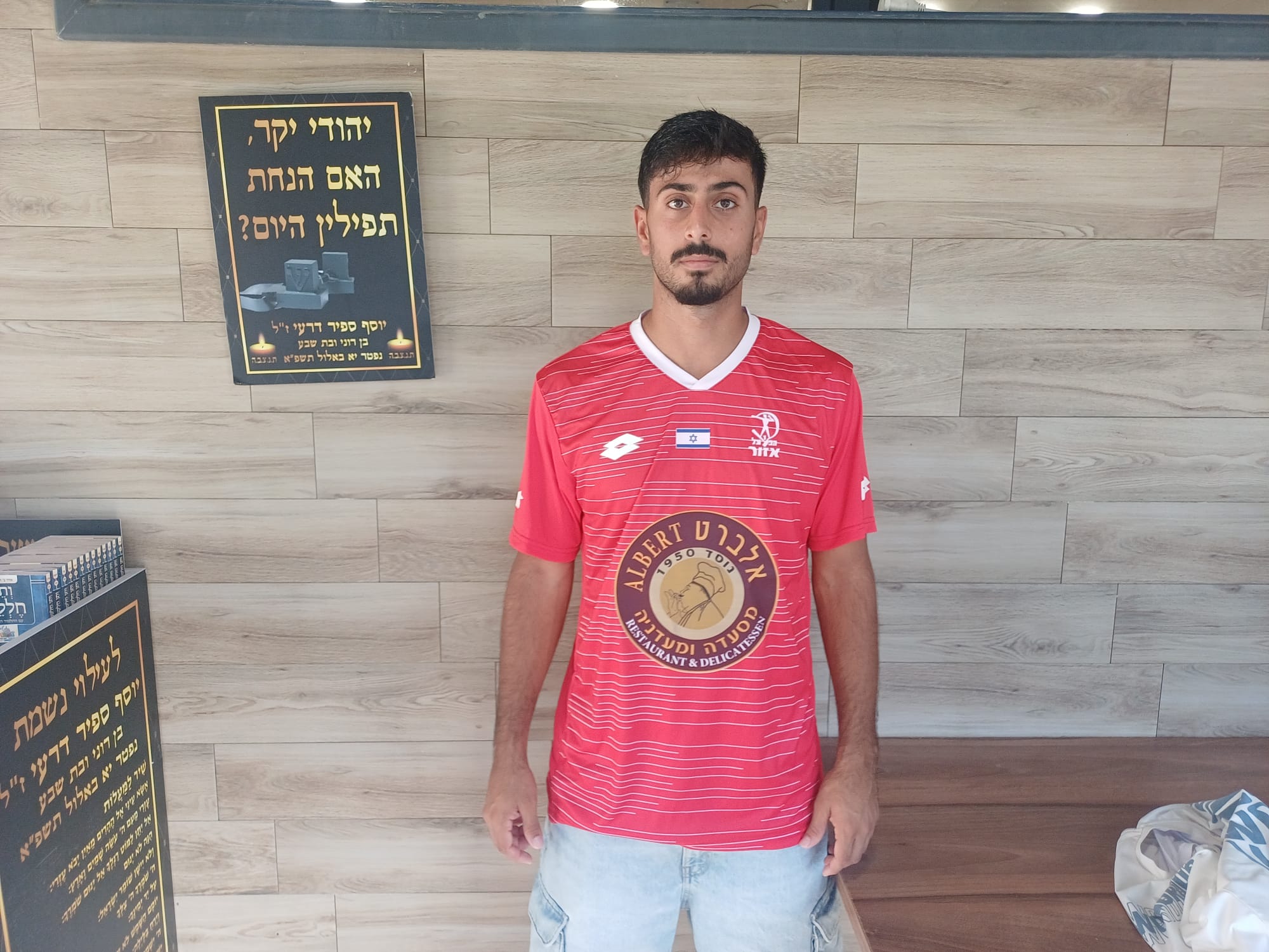 כובש שער הניצחון לאזור. בנבניסטי